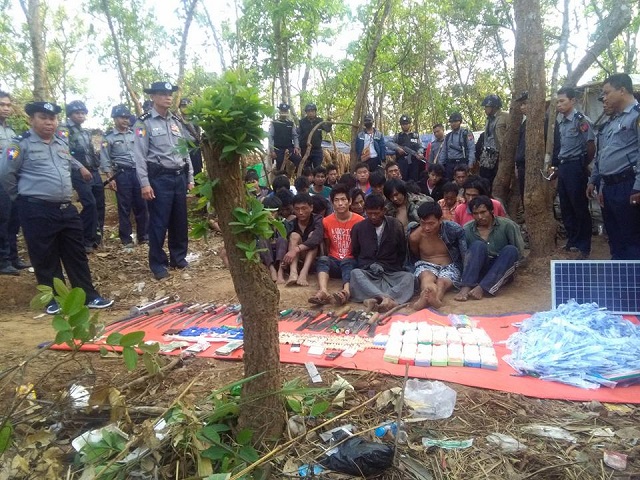 Drug dealers and users were arrested in northern Shan State’s Lashio Township on May 4, 2016. ( Photo : Lashio News)