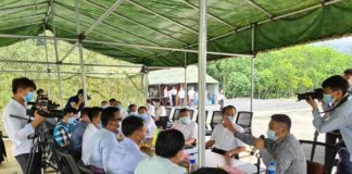 Shan Ministers Discuss Reopening Border With Chinese Officials Two State representatives discuss for reopening the China Burma border Photo Sayar Soe abn