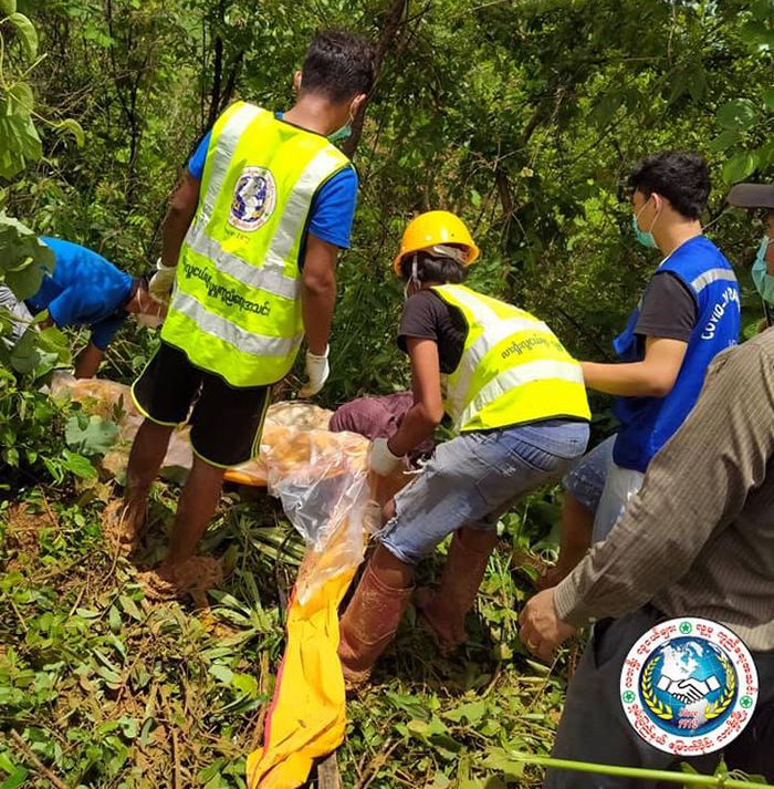Lashio Youth Social Team pick the dead bodies of the women and sent to Lashio Hospital