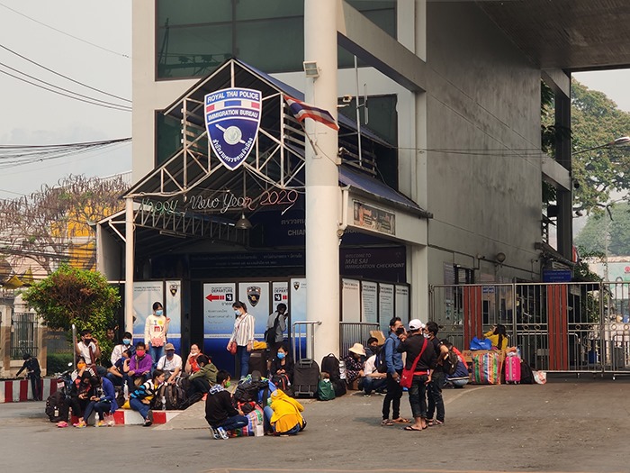 Photo by U Tun Mae Sai Migrant workers to come back home at Mae Hsai Bridge