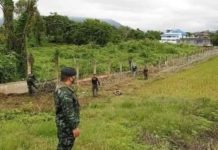 Out Of Work, Many Crossing Burma/Thai Border Illegally Thai Authority Lock the boarder line at Maesai Thailand 1