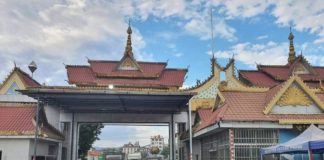 Burmese Wholesalers on China Border Face New Restrictions Photo by Zaw Min Muse Shina Boarder Gate