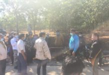 Farmers Threatened to Accept Deal for Confiscated Land Nawng Nguen villagers and GAD Authorities discuss about Land 8 January