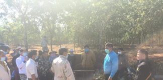 Farmers Threatened to Accept Deal for Confiscated Land Nawng Nguen villagers and GAD Authorities discuss about Land 8 January