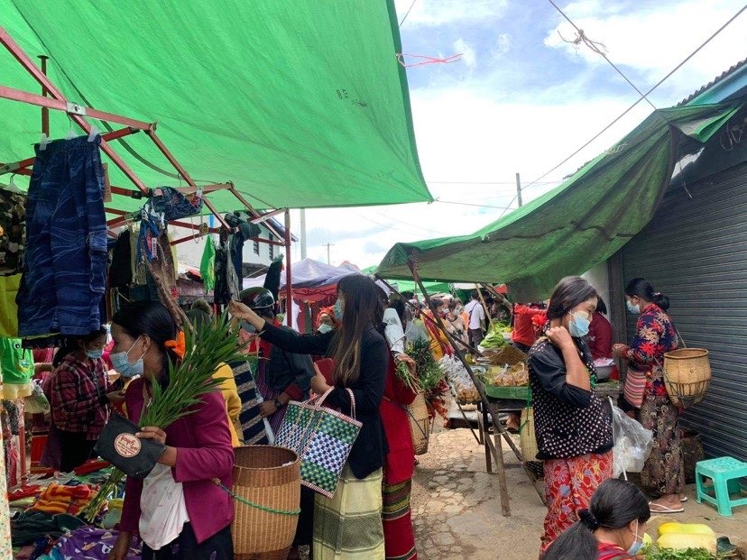 Crowed in Panglaung market Day