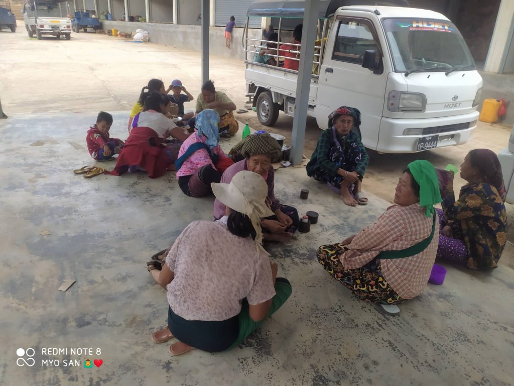 Karenni IDPs at Phaikhun