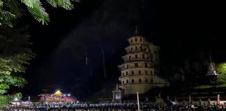 PEACEMAKER: Phra Khuva Boonchum ends more than three years of solitude meditation retreat Thousands of people reach to Mong Kyat Cave to welcome and to have audience with Phra Khuva Boonchum on 1st August when he exit