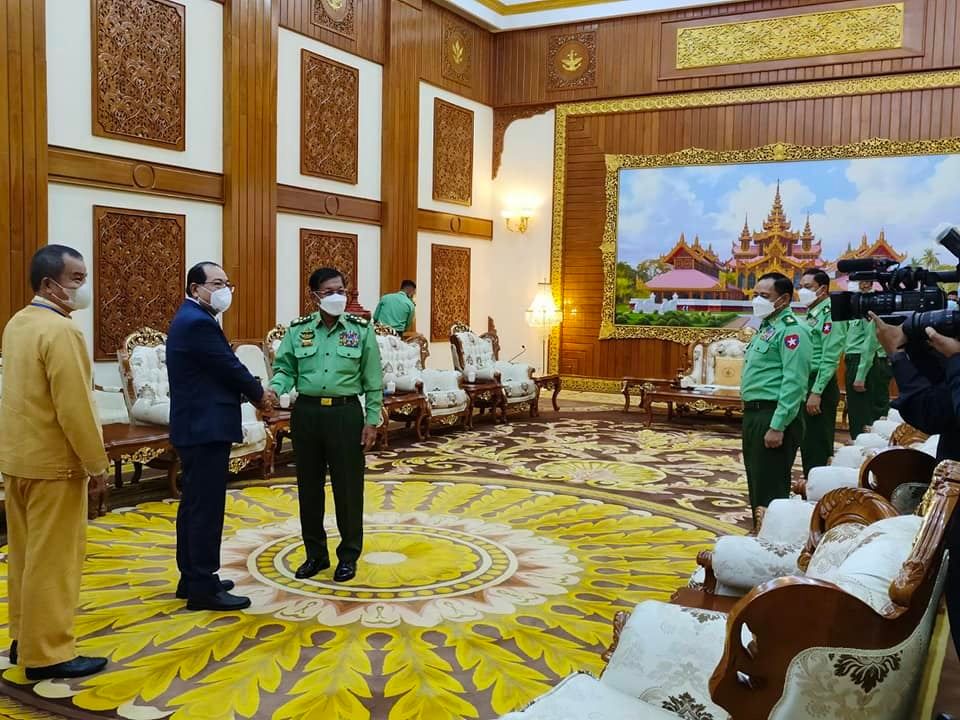 Gen. Yawd Serk meets with Min Aung Liang in Naypyitaw.
