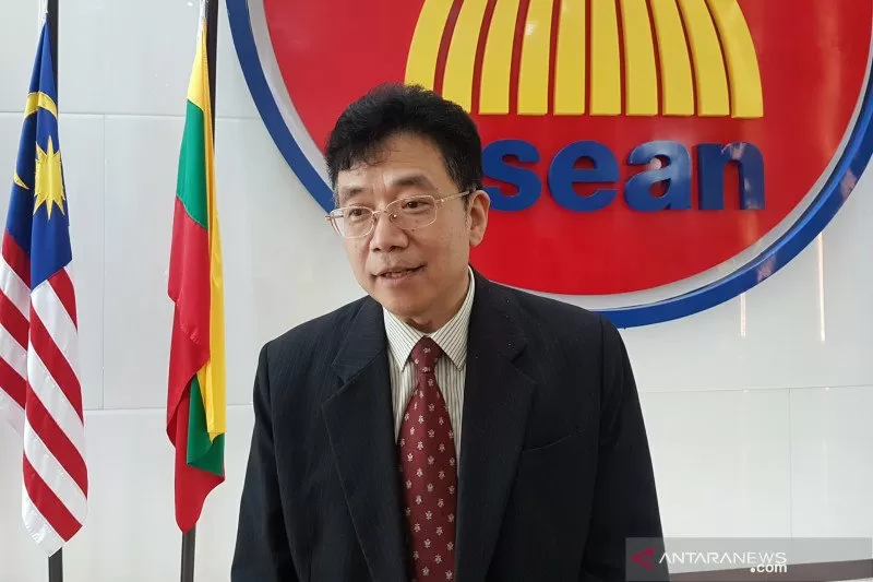 Deng Xijun is a former the Chinese ambassador to the Association of Southeast Asian Nations