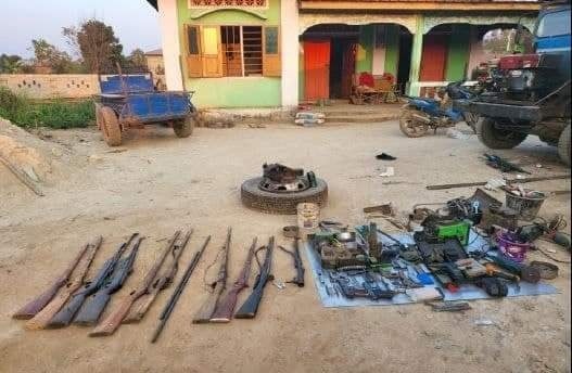 The weapons seized by the regime soldiers