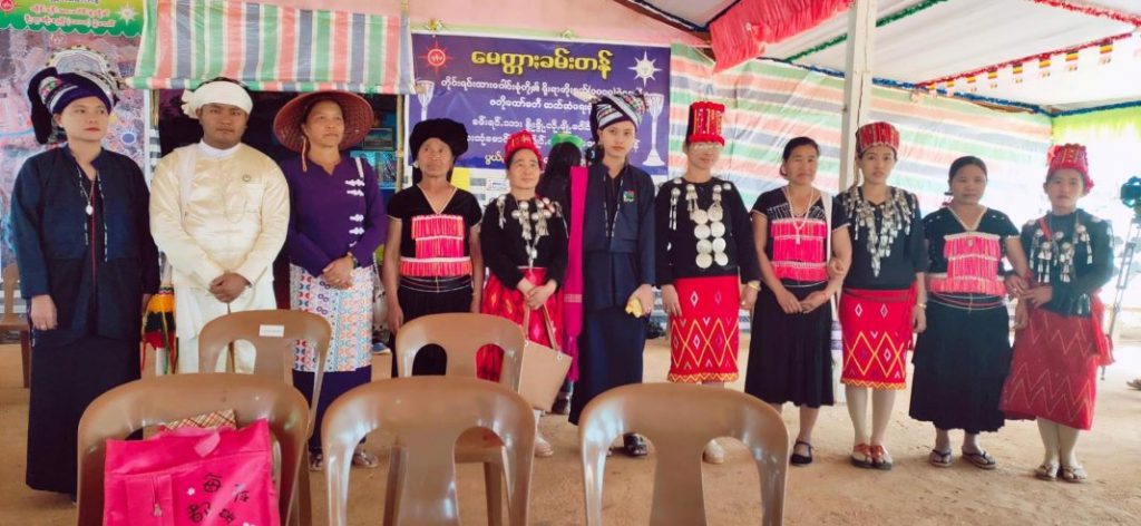A photograph of different ethnic nationalities in Shan State standing next to each other