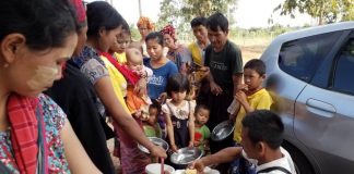 Internally Displacement Pregnant Women Grapple With Financial Worries As They Prepare To Give Birth IDPs getting food