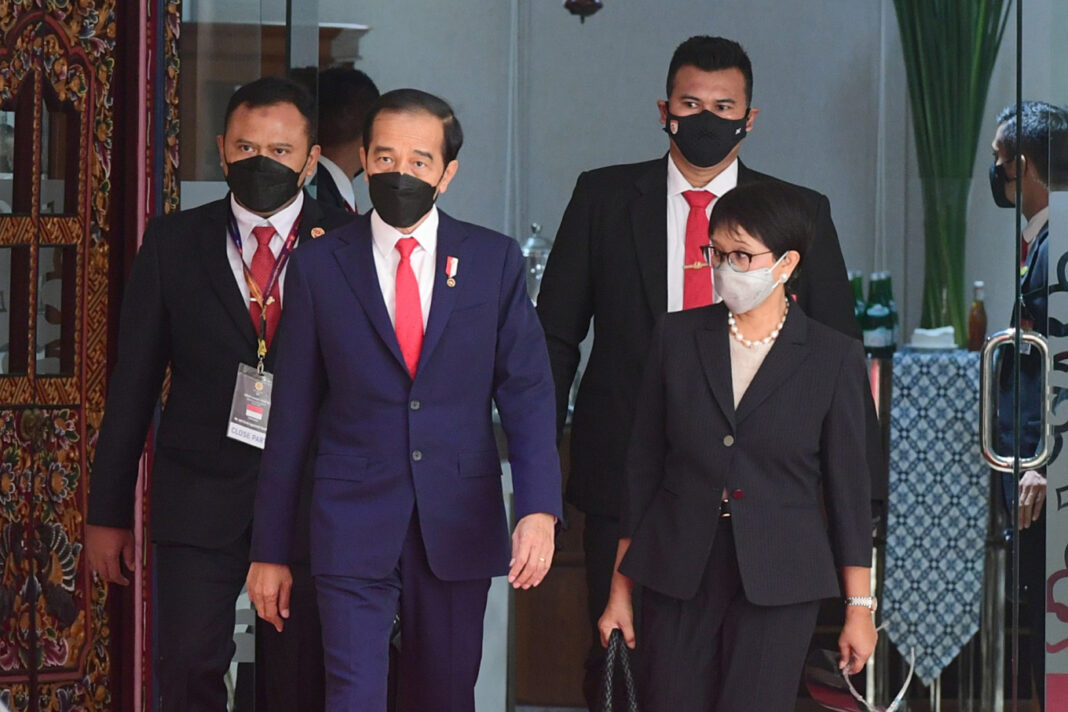 President Joko Widodo (Jokowi) and Foreign Minister Retno Marsudi Photo Reuters