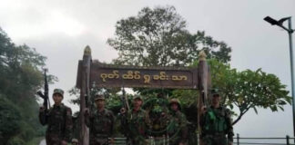 TNLA, PDF Attacks Continue in Gok Twin TNLA troops pose for photo at Gokhteik views point