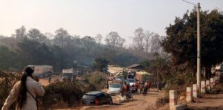 TNLA shuts down Hsipaw–Kyaukme road People stop along the Hsipaw–Kyaukme road
