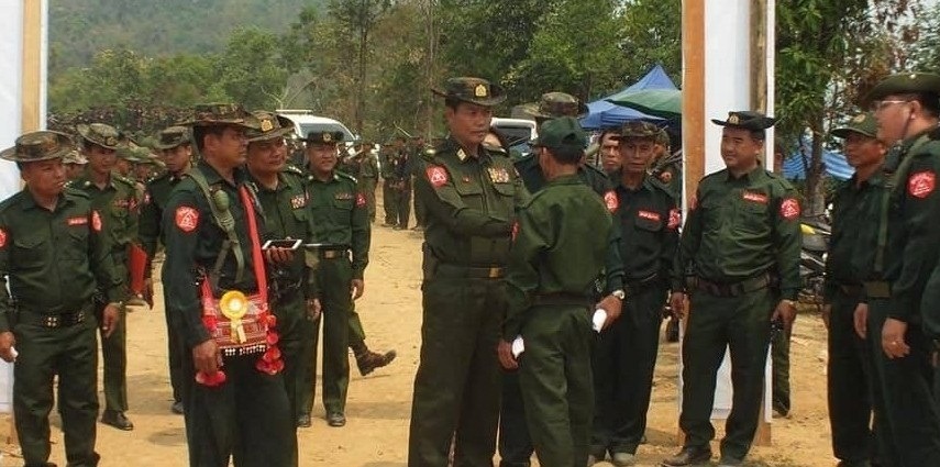 Military regeme troops and Lahu militiamen Military regeme troops and Lahu militiamen
