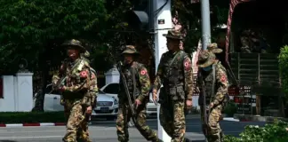 Junta ‘Thieves Column’ Ransacks Lawksawk Township Houses Junta soldiers