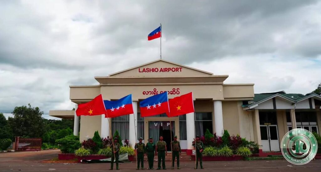 MNDAA members hoisting flag at Lashio Airport