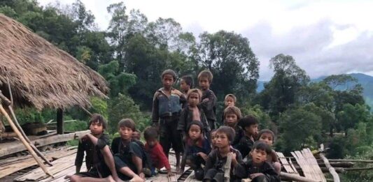 Ann children at a hill village in Kengtung township