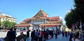 Myanmar Military Blocks Young People from Crossing China Border Burma China border gate