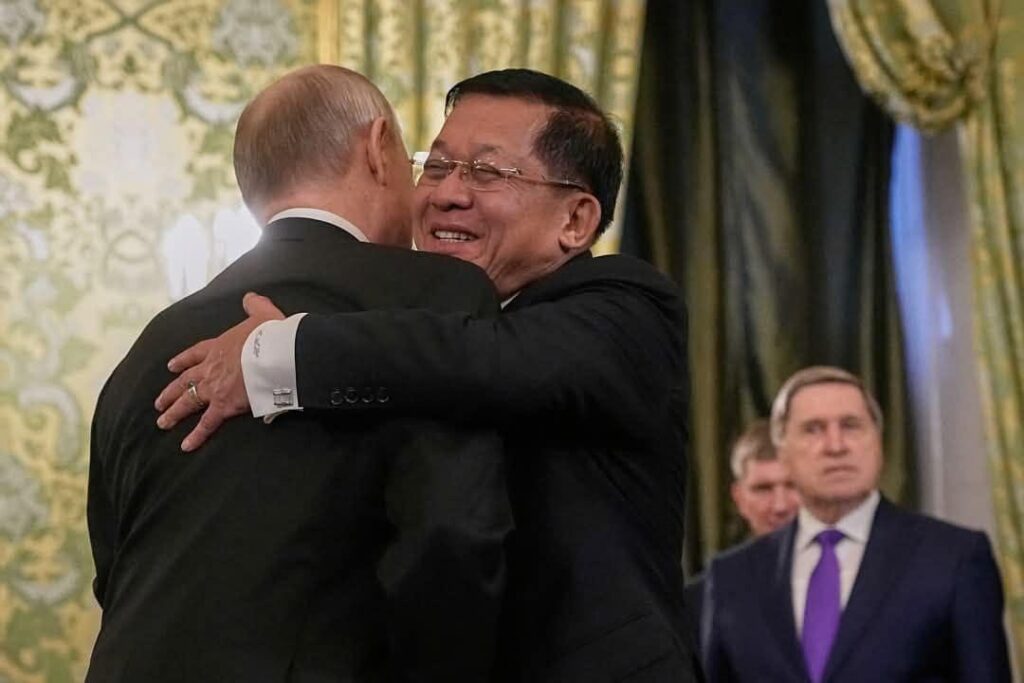 Min Aung Hlaing and Putin