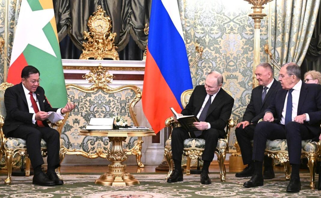 Min Aung Hlaing meets Putin