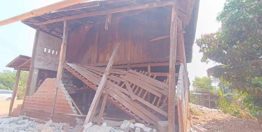 A housed damaged by earthquake