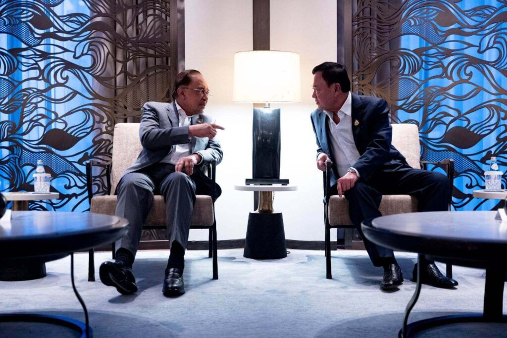 Anwar Ibrahim meets with Thaksin Shinawatra