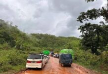 SAC Imposes Heavy Fees on Unlicensed Vehicles in Northern Shan State Vehicles on a muddy road in Shan State