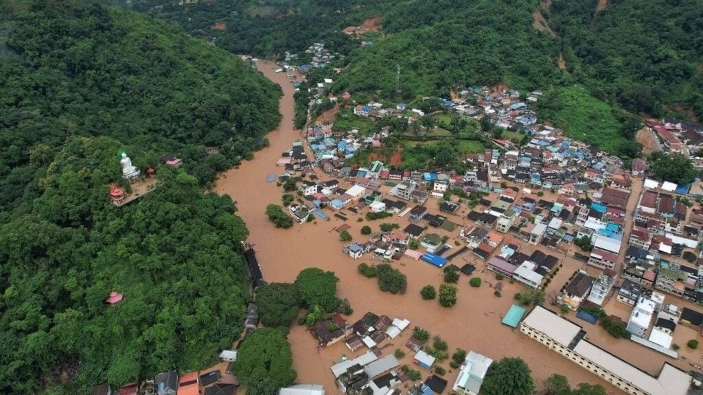 Tachileiik floods disrupt livesf along the Thai Myanmar border