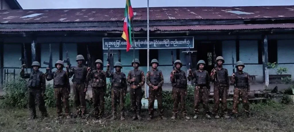 Junta troops pose for a photo following the recapture of Nawnghkio
