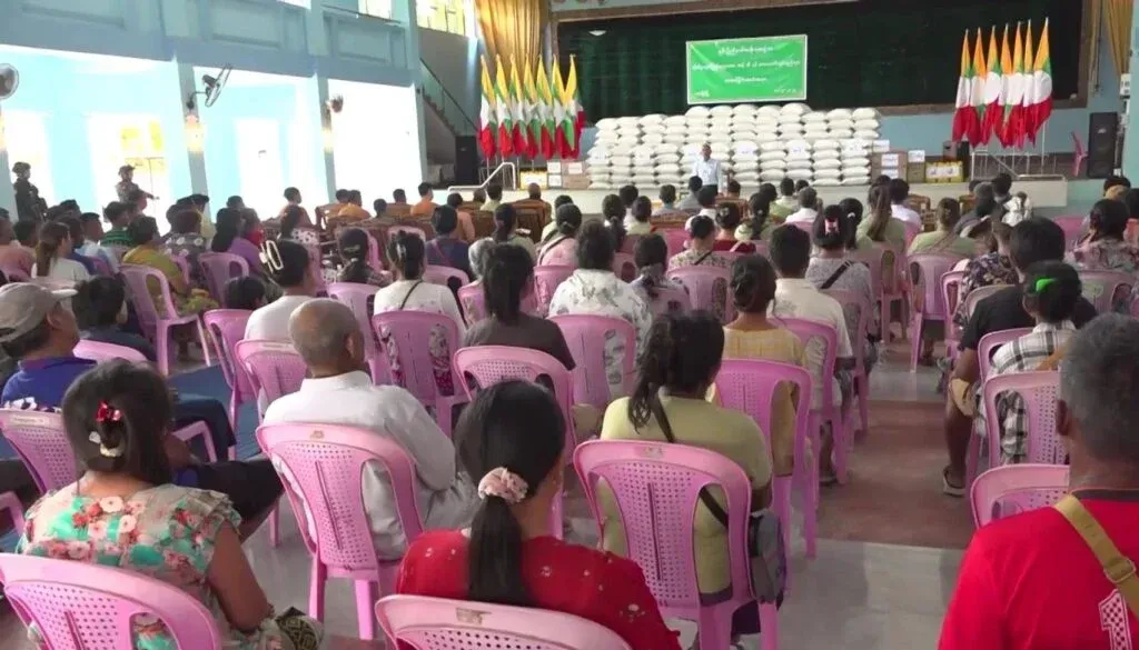 IDPs present during junta aid distribution at the Shan Literature and Culture Hall in Lashio