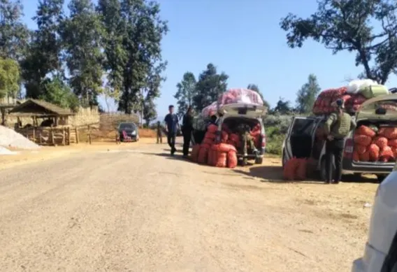 Military checkpoint between Namlan and Mong Kung