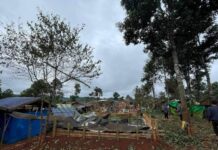 Landmines Threaten Returnees in Pai Khun, Preventing Farming and Recovery Internally displaced persons (IDPs) shelter in Pai Khun