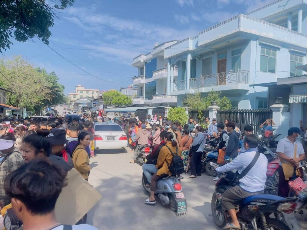 Crowds of people apply for passports and border passes in Muse Township