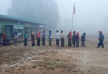 Confusion and Low Turnout Mark USDP-Dominated Advance Voting in Taunggyi Residents in Taunggyi are seen at a polling station set up by the military authorities