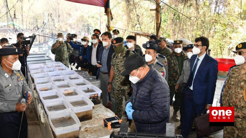 Foreign delegates observe a drug production site