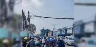 Fuel Shortage Sparks Panic Buying in Taunggyi as Residents Pay Others to Queue People queue at a petrol station in Taunggyi amid fuel shortages