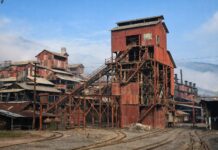 Residents Forced Out as TNLA Orders Evictions in Namtu The Namtu Bawdwin Mine in northern Shan State, a historic mining hub at the center of recent eviction concerns