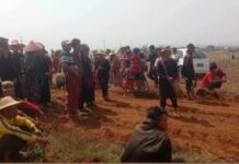 Land Seizure Victims in Hopong Face New Fees to Destroy Former Homes Villagers affected by land confiscations gather in Hopong Township, southern Shan State, to protest the seizure of their land and homes (Photo Supplied)