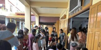 Junta Pressures Karenni IDPs to Return Through Threats and Extortion Karenni IDPs who fled the conflict seek refuge in Taunggyi Township