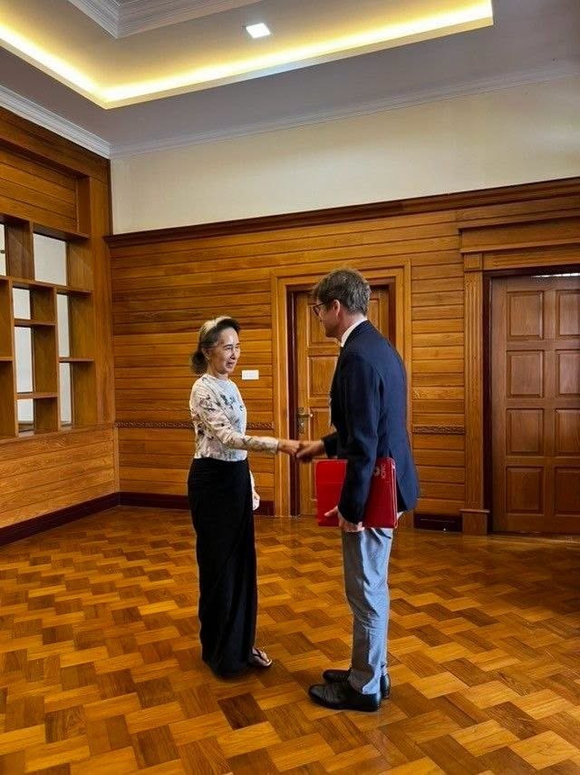 ICRC representatives meet with Aung San Suu Kyi