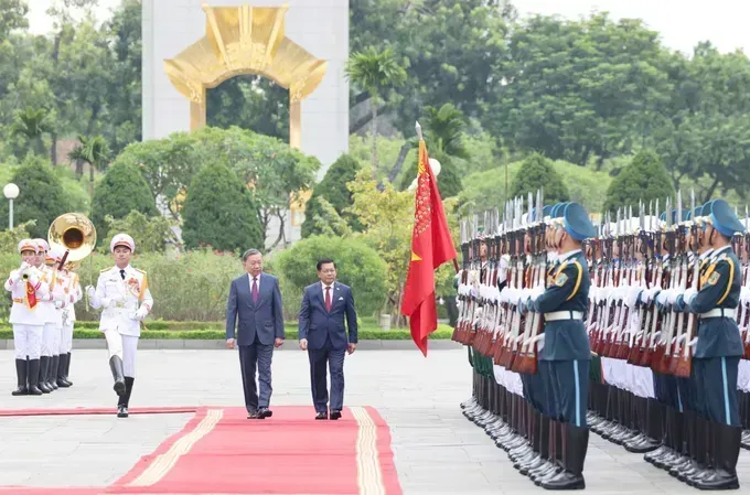 General Secretary of the Communist Party of Vietnam Central Committee and President To Lam welcomes Myanmar military regime leader Min Aung Hlaing